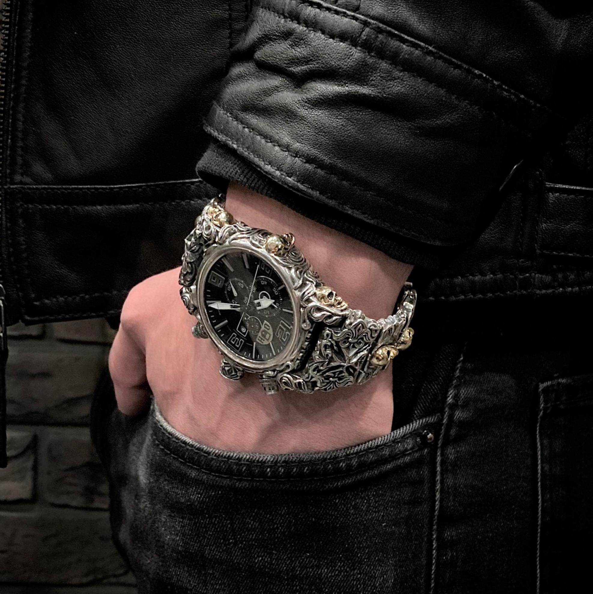 Мужские серебряные часы Triumph с золотыми черепами купить в Москве